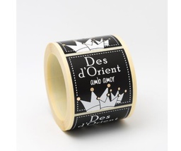 [42E193] ROLLO ETIQUETA DES D' ORIENT AMB AMOR FONDO NEGRO IMPRESIÓN PELÍCULA Y TINTA 50x50mm. 250ud.